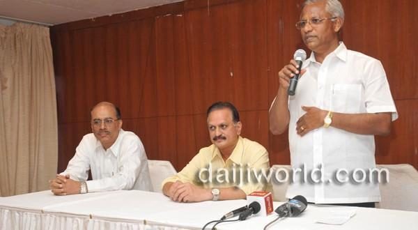 Mangalore J R Lobo addresses doctors, engineers, points out BJP's failings