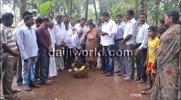 Mangalore MLA J R Lobo initiates road repair work at Bajal