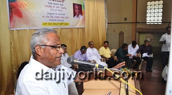 Mangalore MLA J R Lobo interacts with Christian leaders