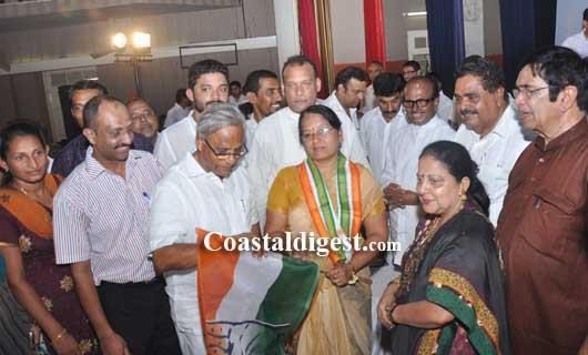 Mangalore Congress holds massive convention, inducts several newcomers