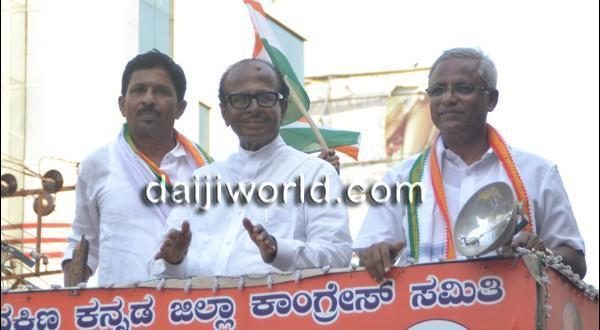 Mangalore Congress campaign ends on high note as supporters cheer for Poojary