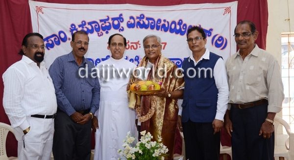 Mangalore: J R Lobo, Ivan D'souza honoured by St Christopher Assn