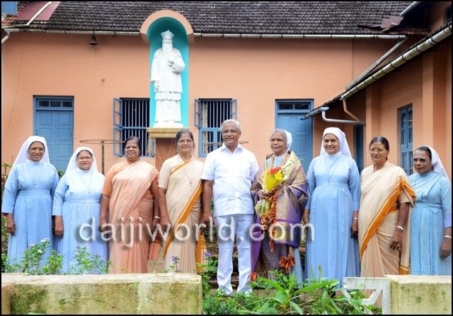 Mangalore: MLA J R Lobo visits his teacher on teachers’ day