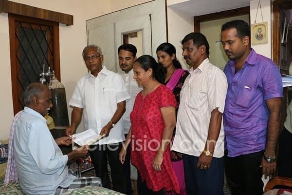 Mangaluru: MLA J R Lobo distributes CMs Medical Aid at doorstep of beneficiaries
