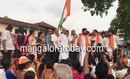 Mangaluru South Congress candidate J R Lobo takes out huge Padayatra in Carstreet